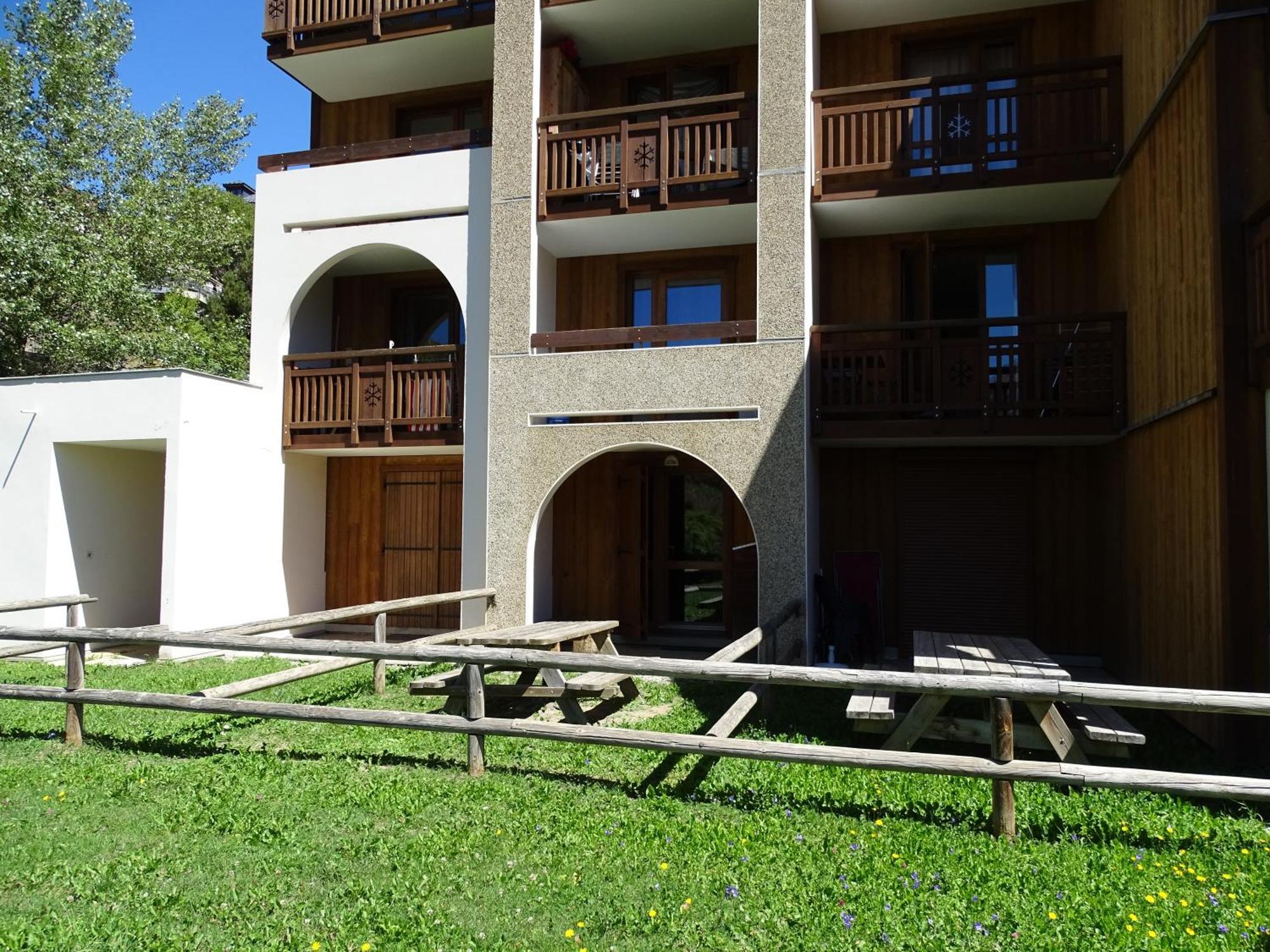 Studio Avec Jardin Et Garage, Proche Super Venosc Les Deux Alpes Exterior photo